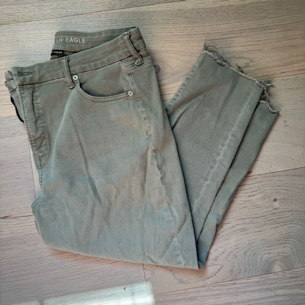 American Eagle By Payless Women's Cropped Jeans in Olive Green